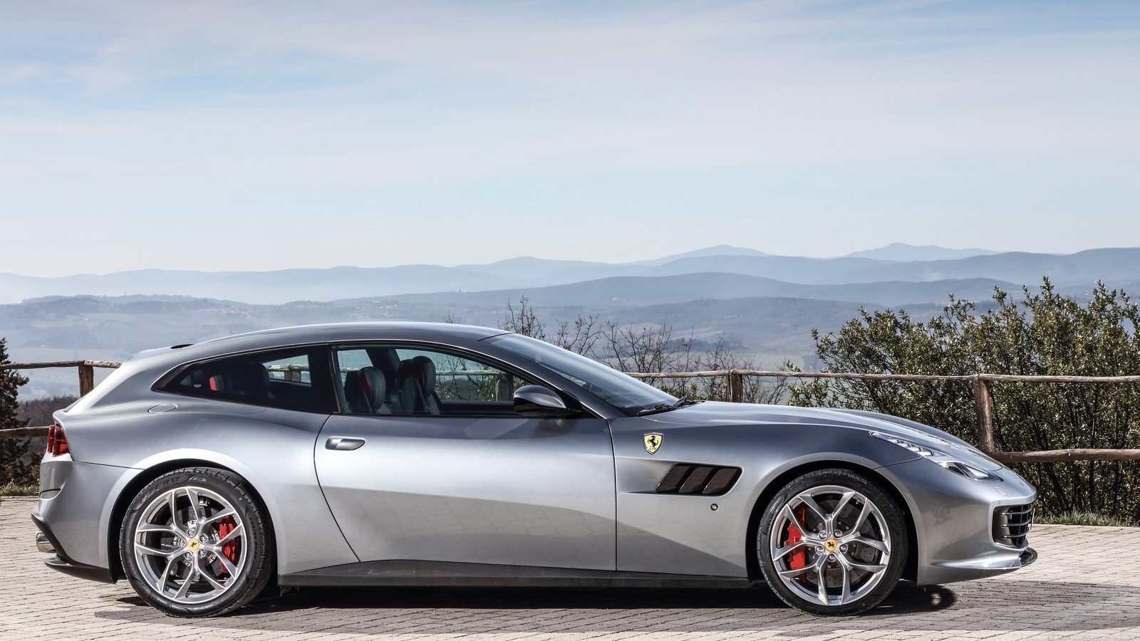 Ferrari GTC4 Lusso T