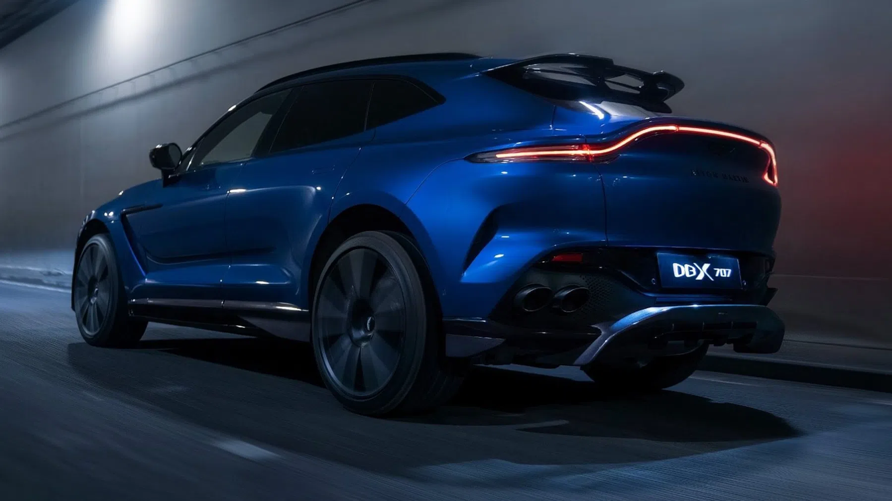 Aston Martin DBX707
