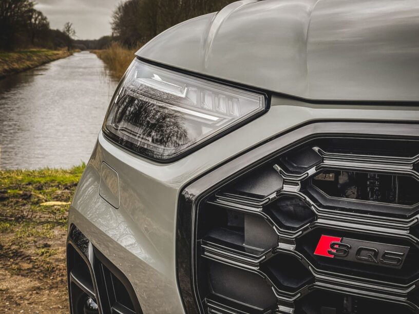 Audi SQ5 badge grille