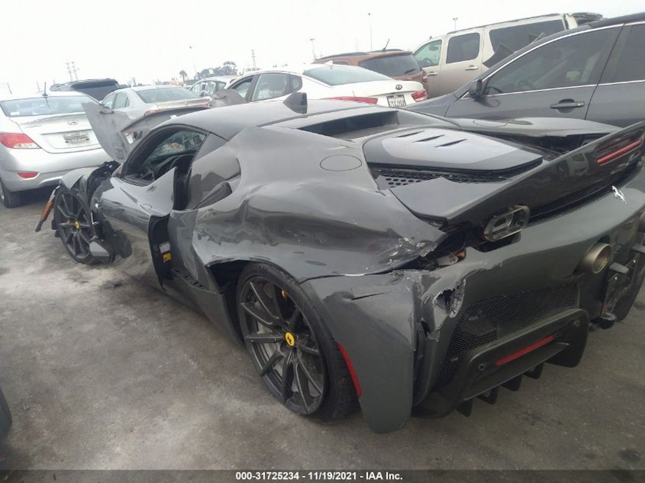 Ferrari SF90 Stradale crash