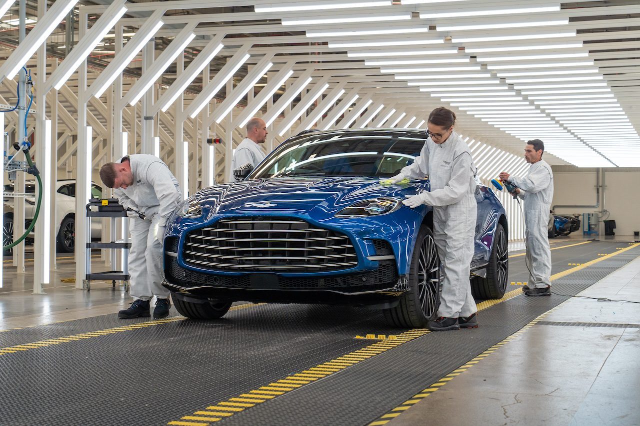 Klant stelt uitgesproken Aston Martin DBX707 samen