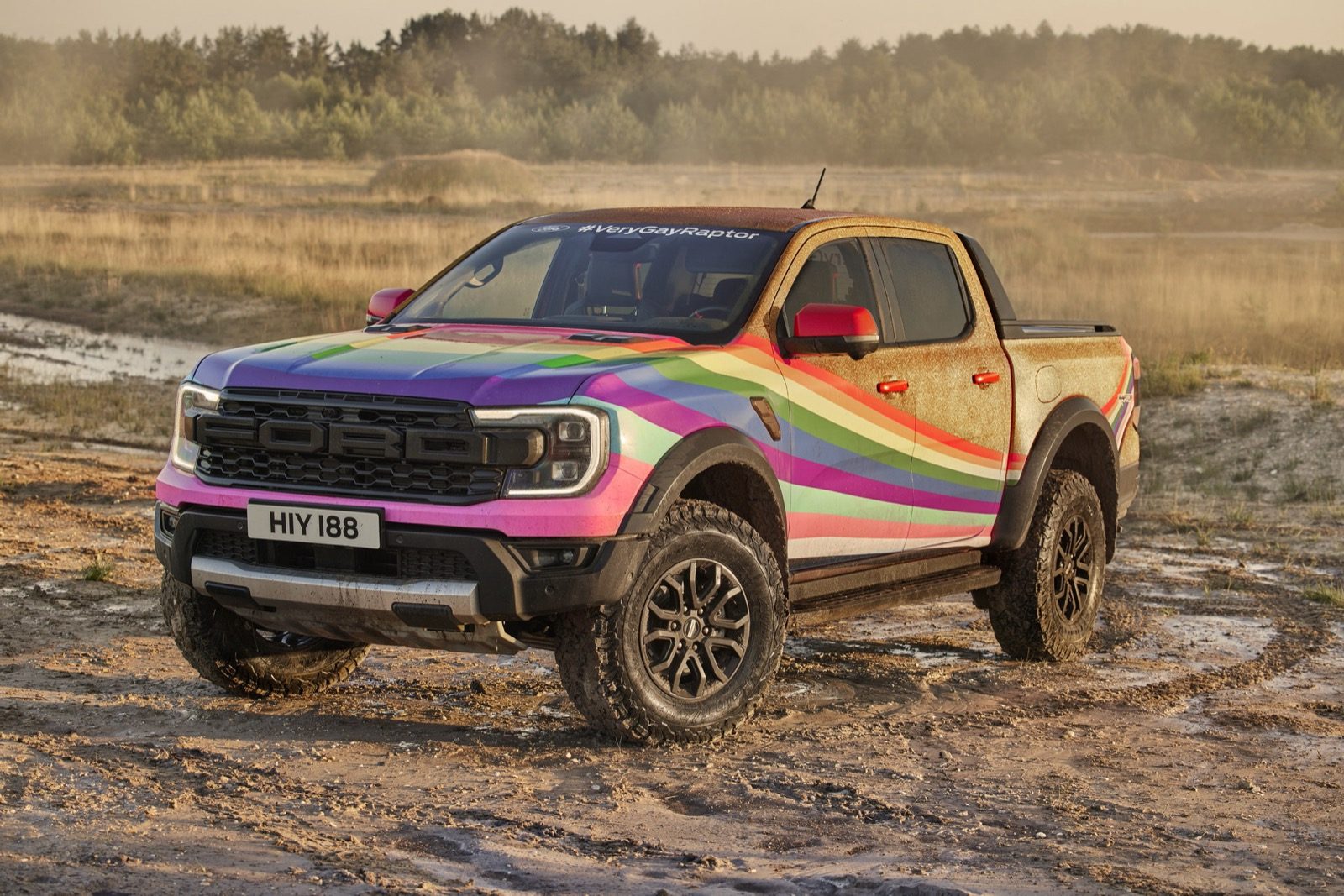 Ford Raptor Disnormal Boy Ford Very Gay Raptor is een kleurrijke Power Ranger