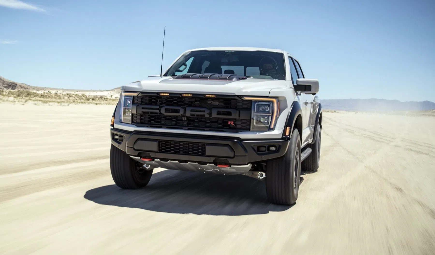 Ford introduceert machtig zuipende Raptor R. Iedereen blij
