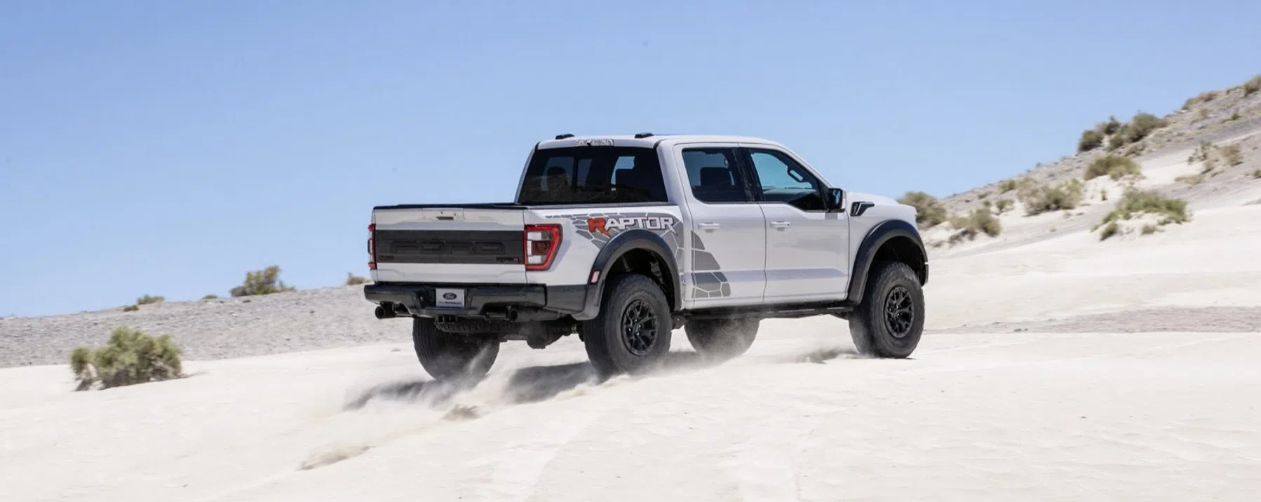 Ford introduceert machtig zuipende Raptor R. Iedereen blij