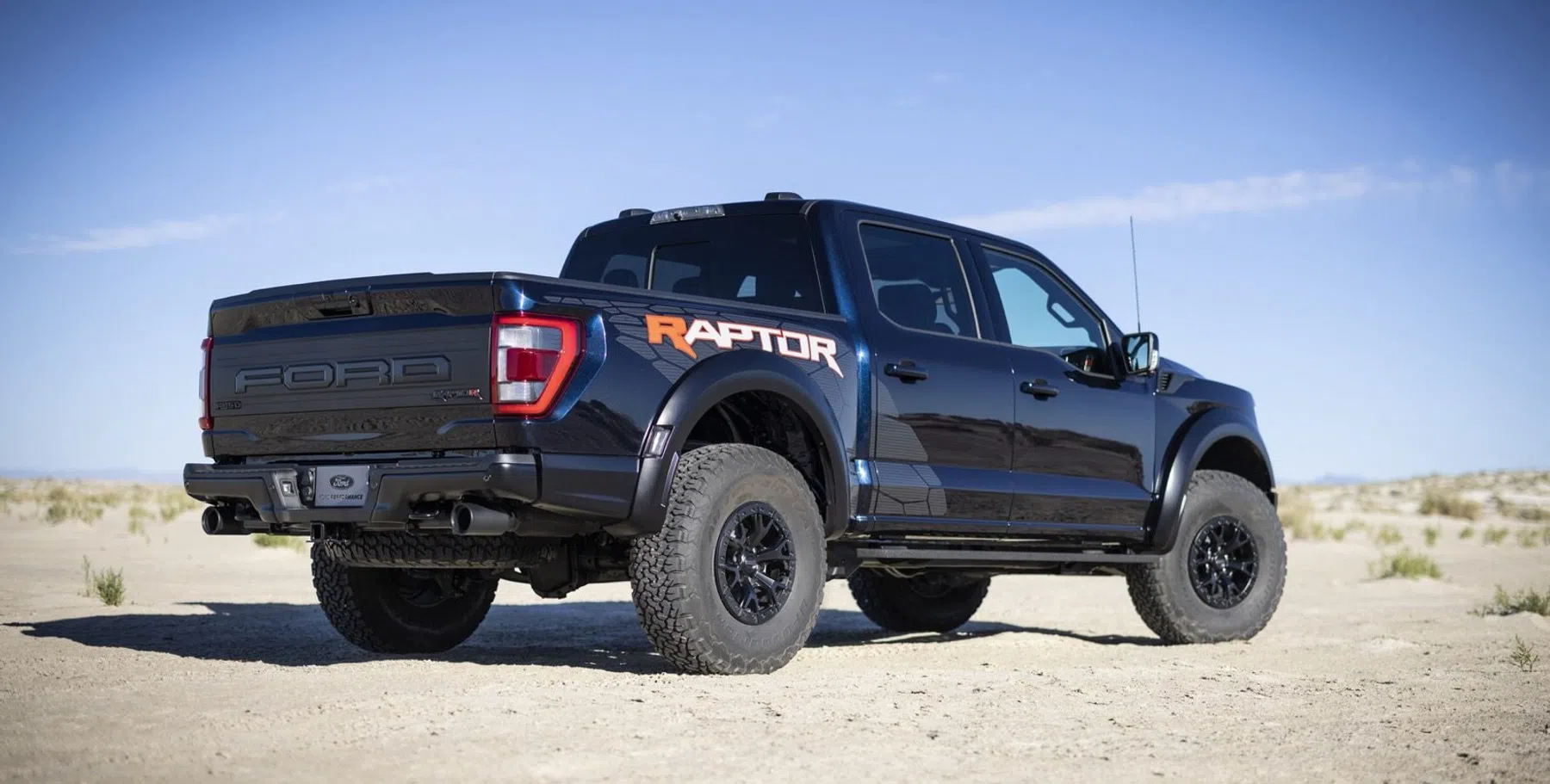 The Uber Raptor Ford introduceert machtig zuipende Raptor R. Iedereen blij