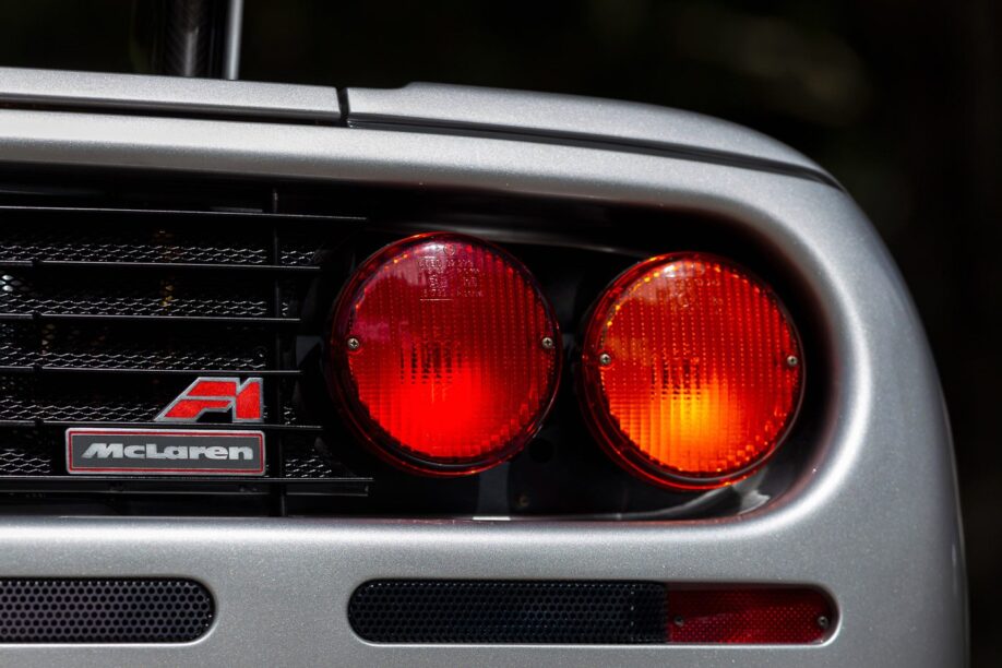 McLaren F1 met BMW Z1 koplampen