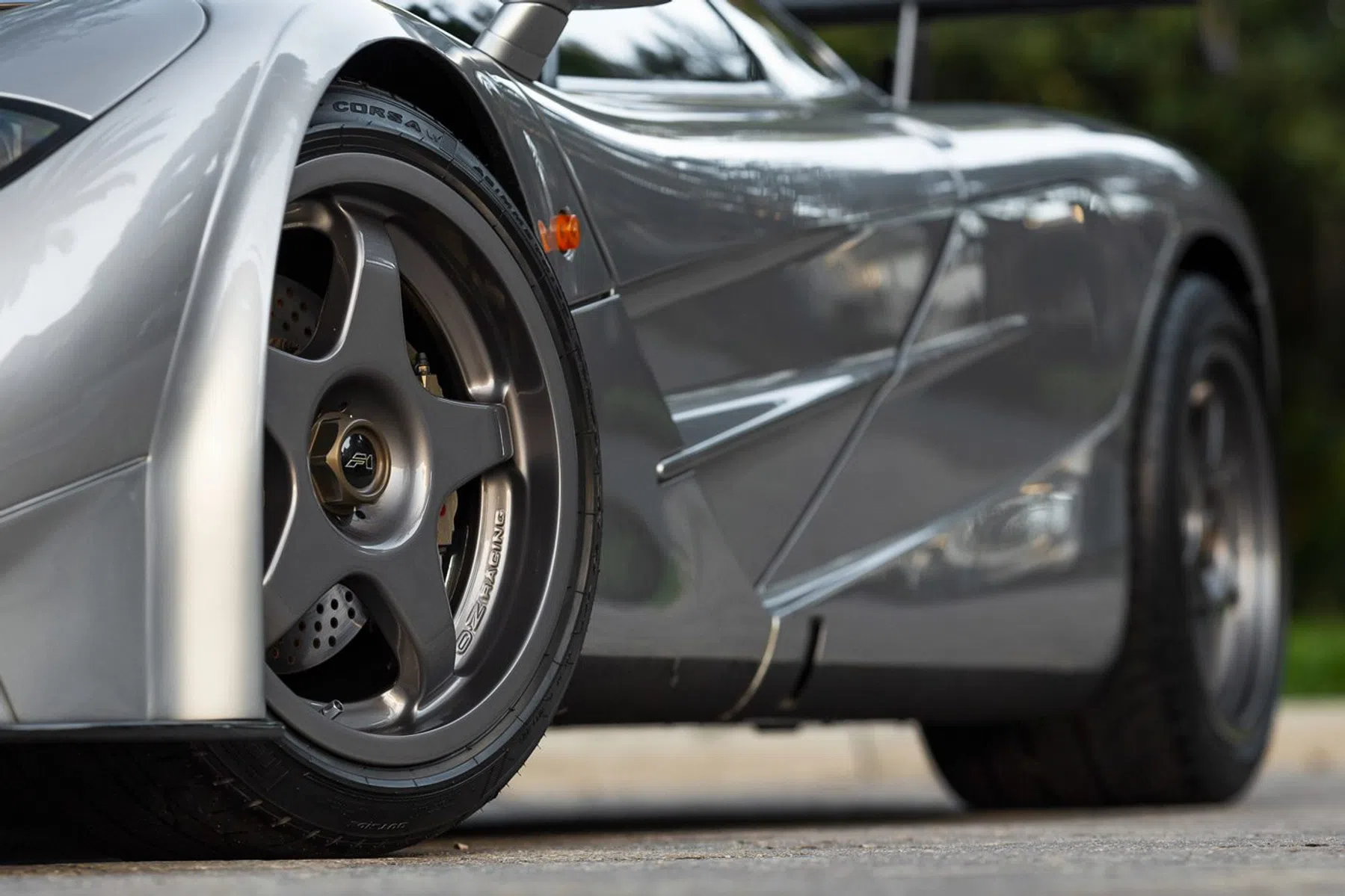 McLaren F1 met BMW Z1 koplampen