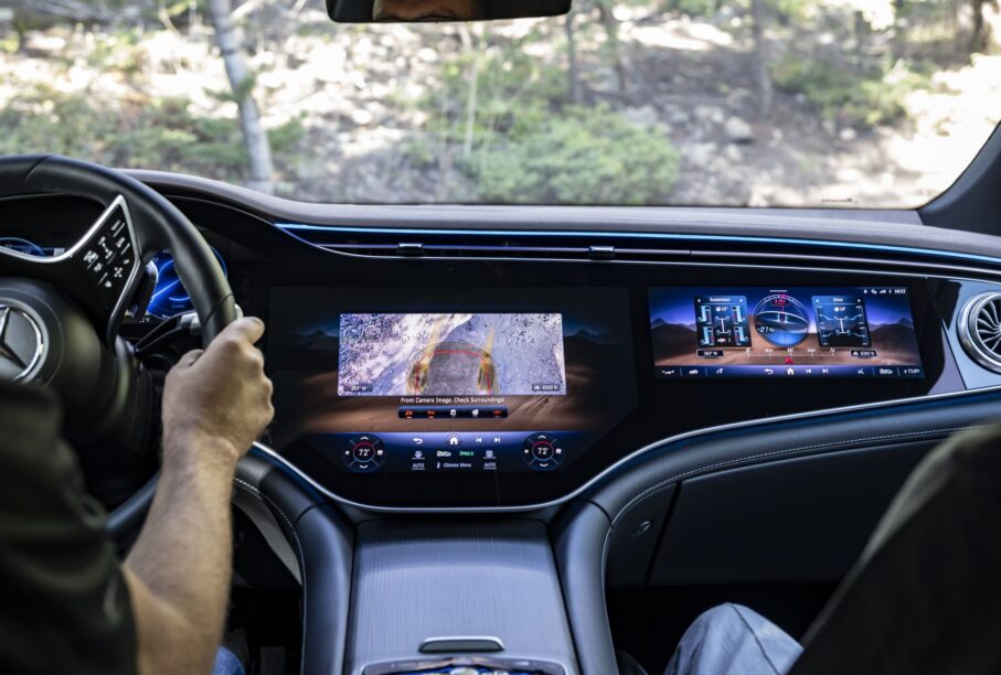Mercedes EQS SUV Hyperscreen