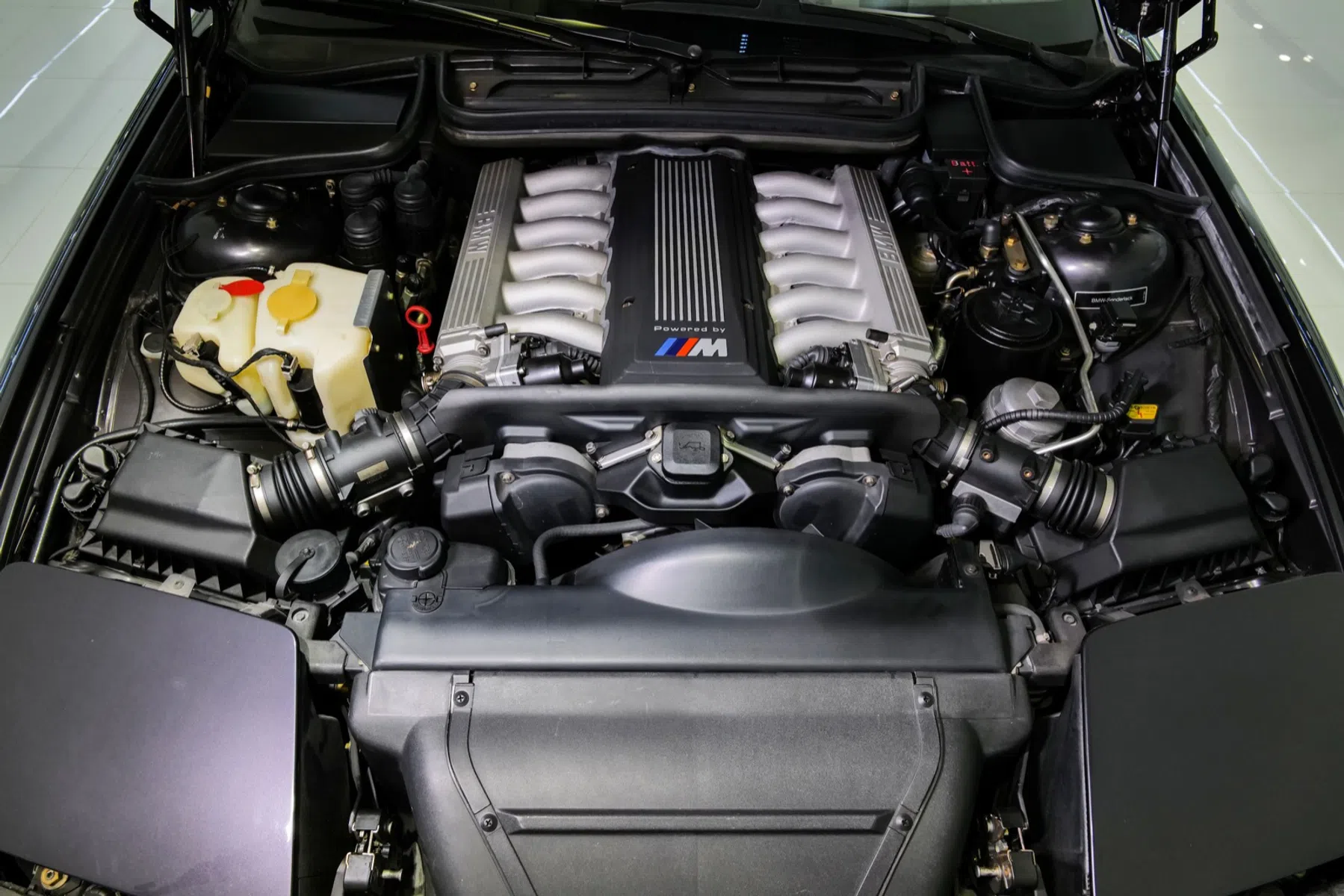 BMW 850 CSI prototype