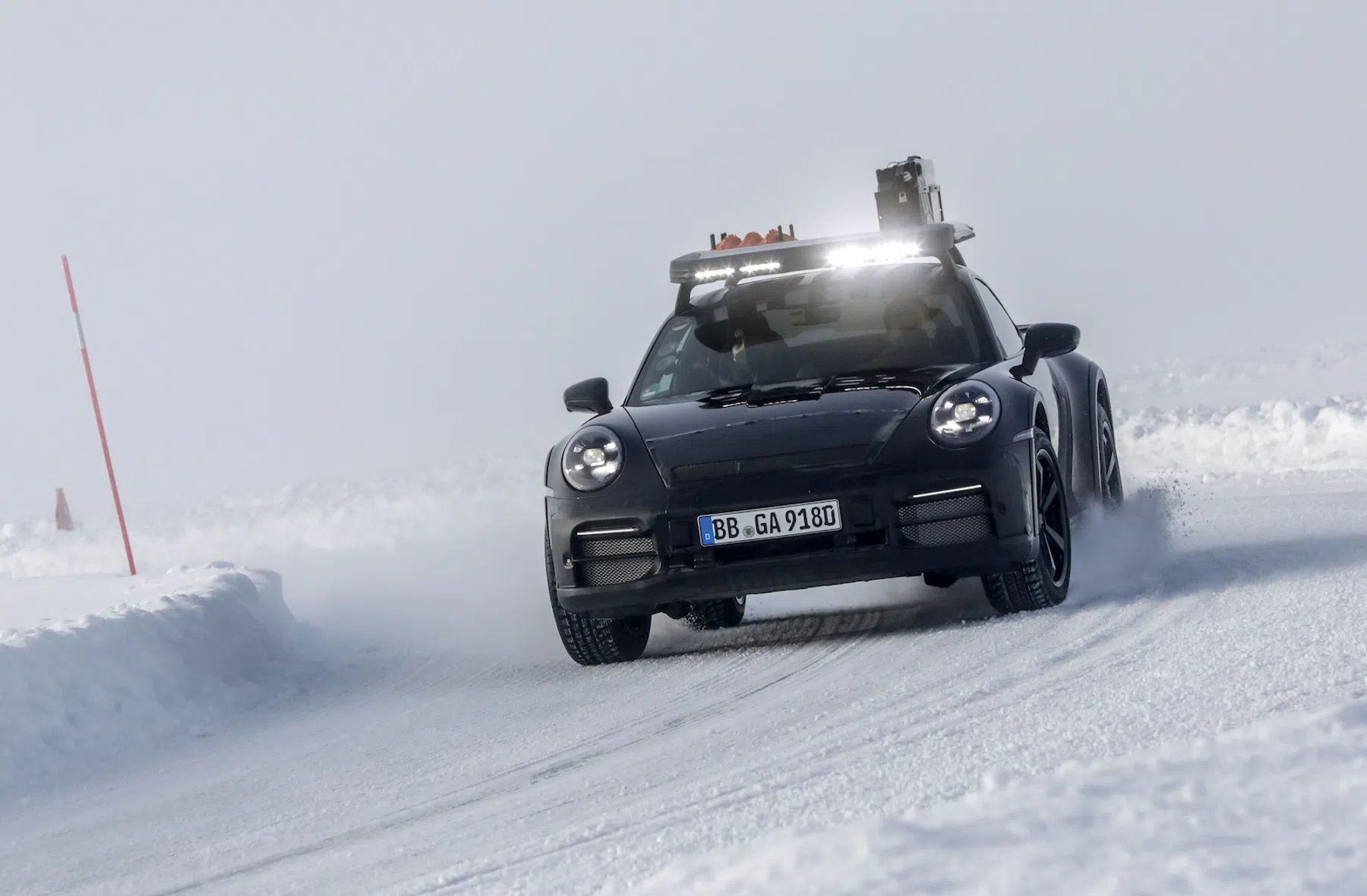 Porsche komt met iconische 911 Dakar!