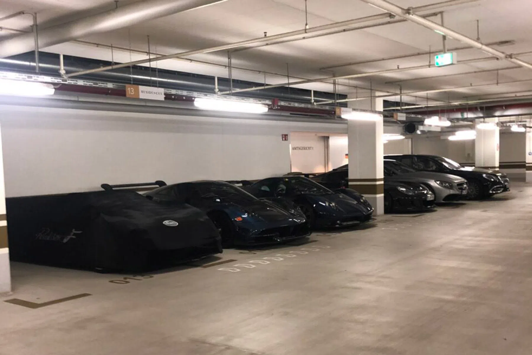 Pagani Zonda Huayra spot