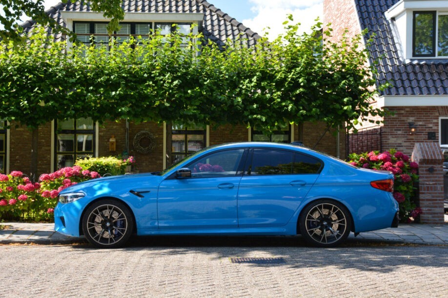 Blauwe auto's op Blue Monday