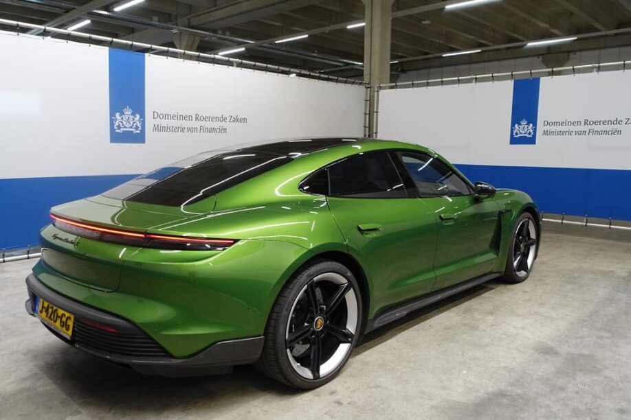 Porsche Taycan Turbo S bij Domeinen
