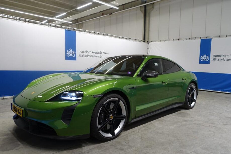 Porsche Taycan Turbo S bij Domeinen