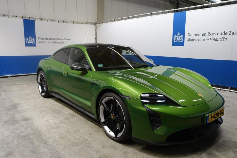 Porsche Taycan Turbo S bij Domeinen