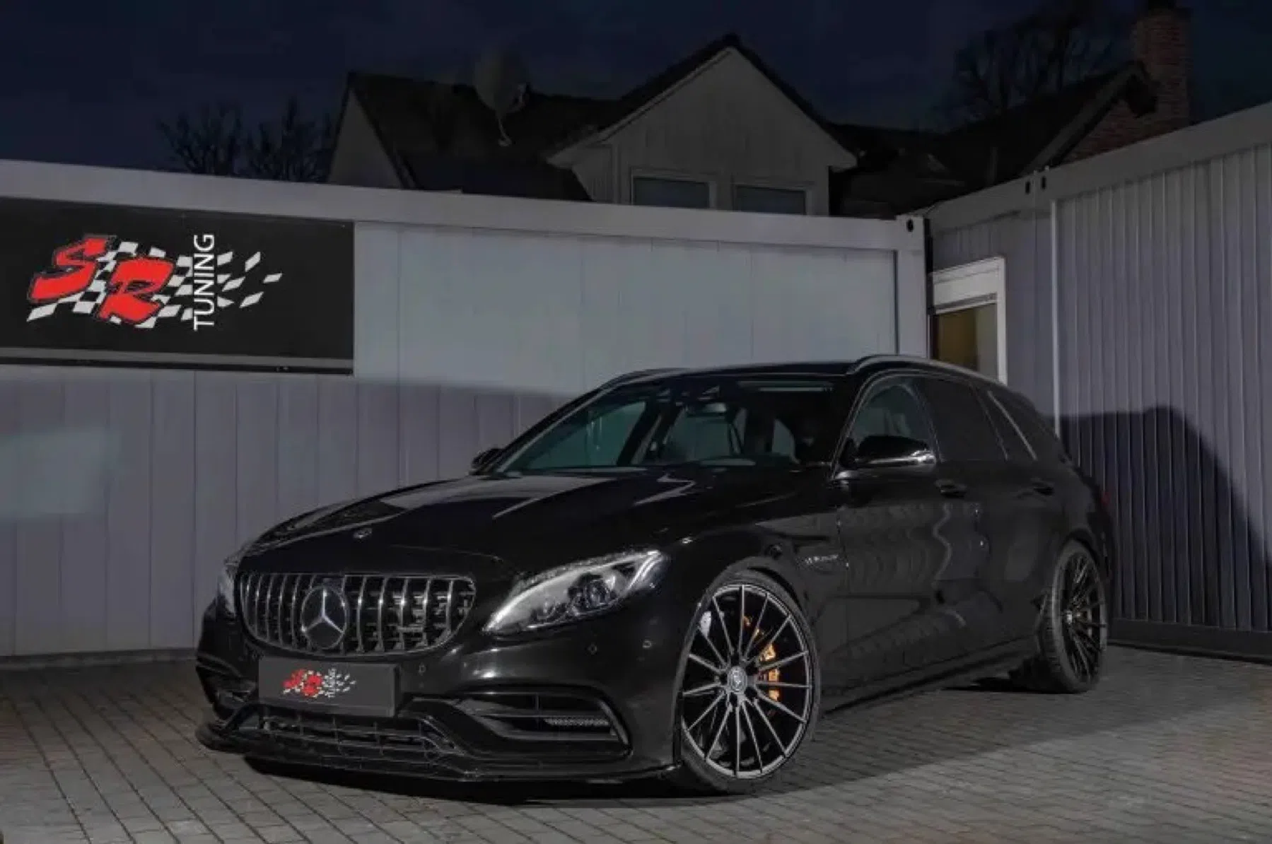 stationwagon met 850 pk