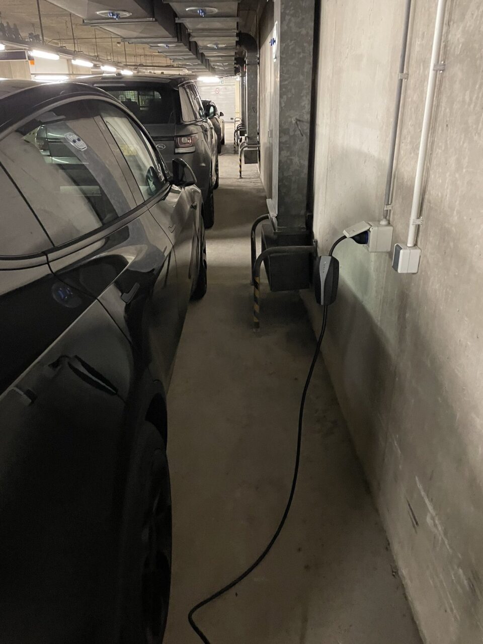 Tesla laden stopcontact