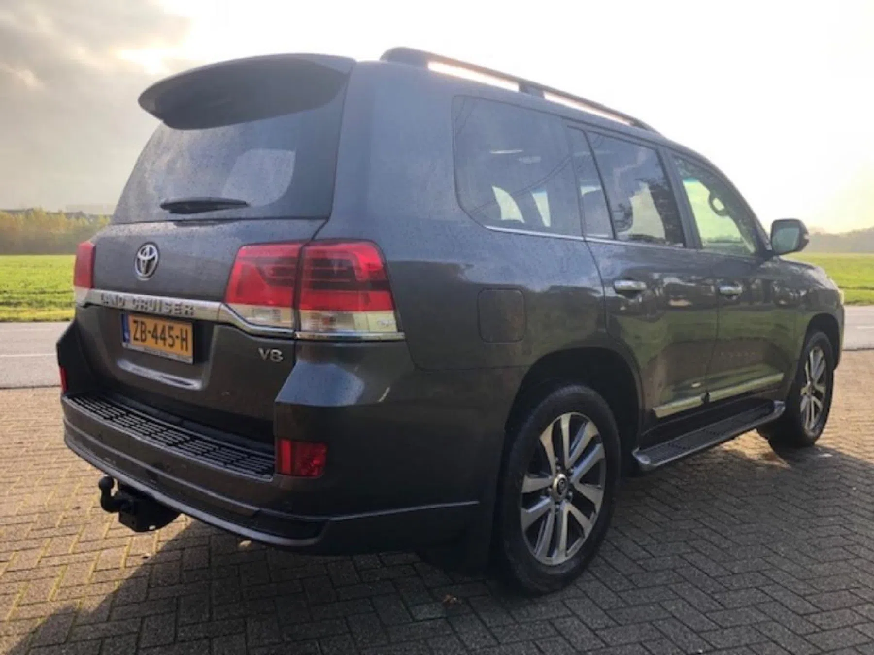 Deze Land Cruiser V8