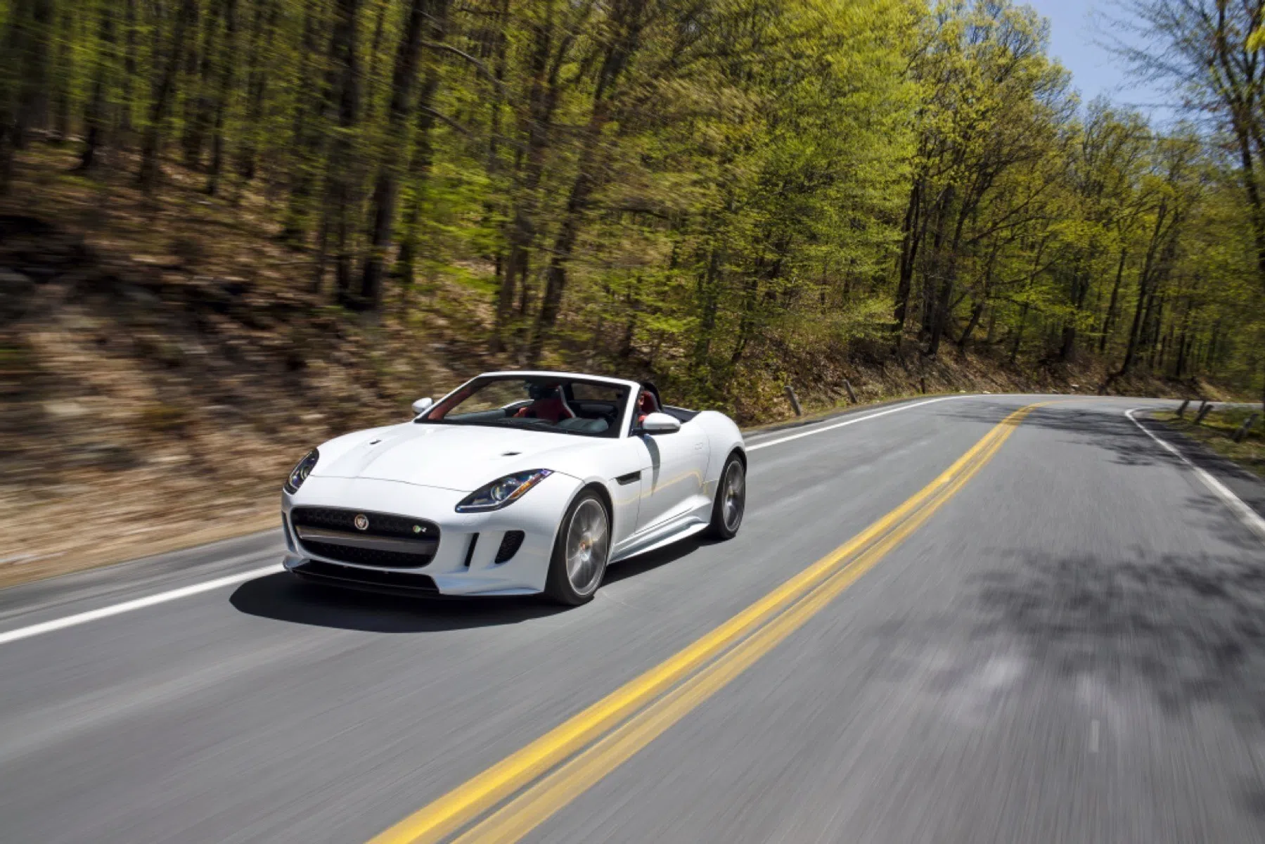 roadster met supercharged V8