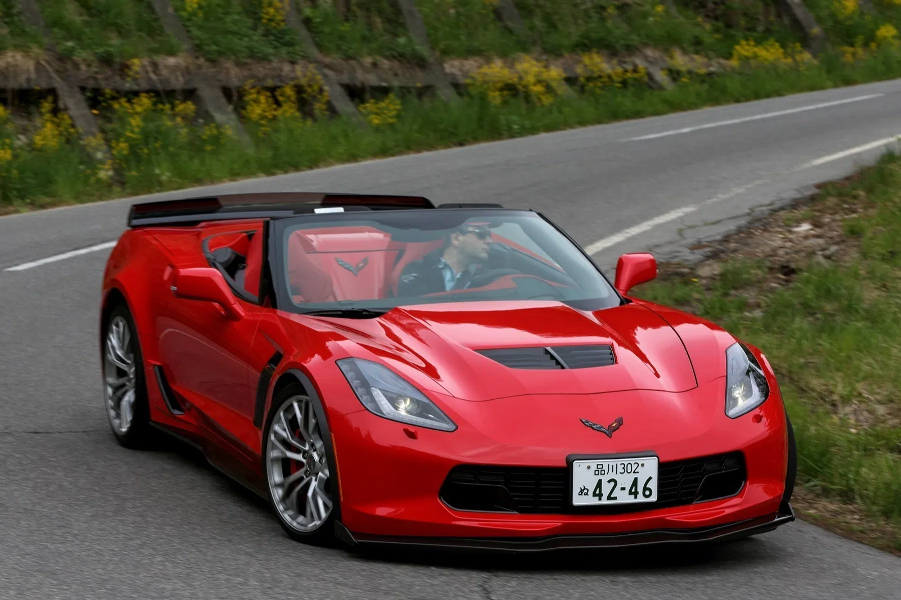roadster met supercharged V8