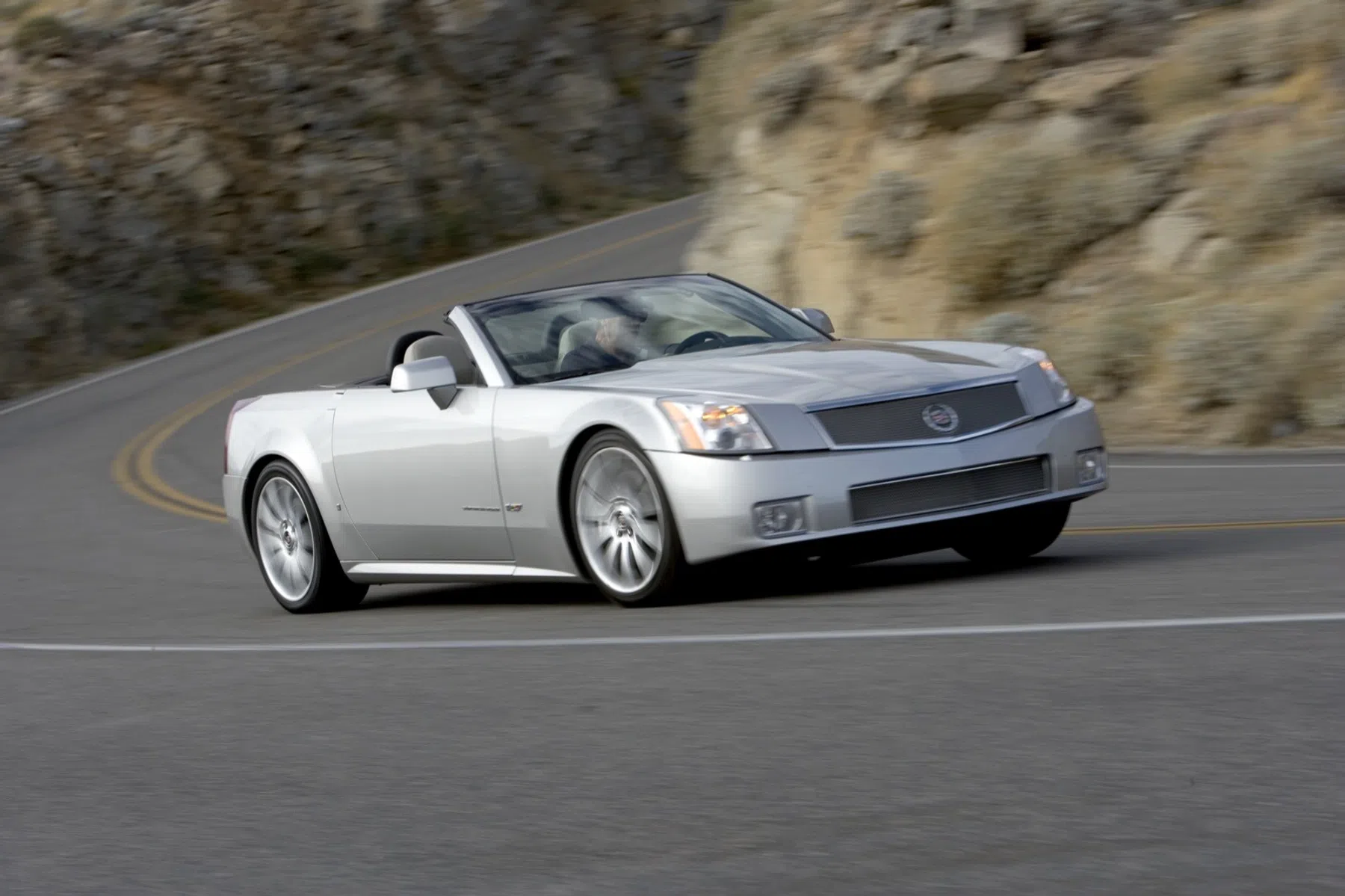 roadster met supercharged V8