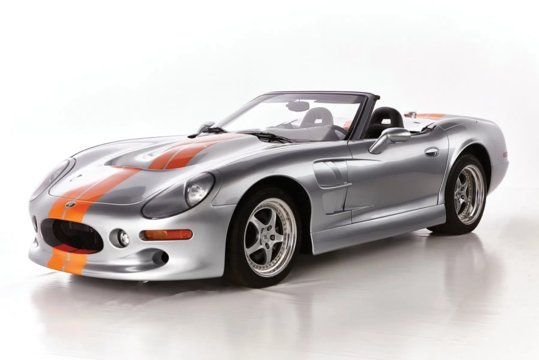 roadster met supercharged V8