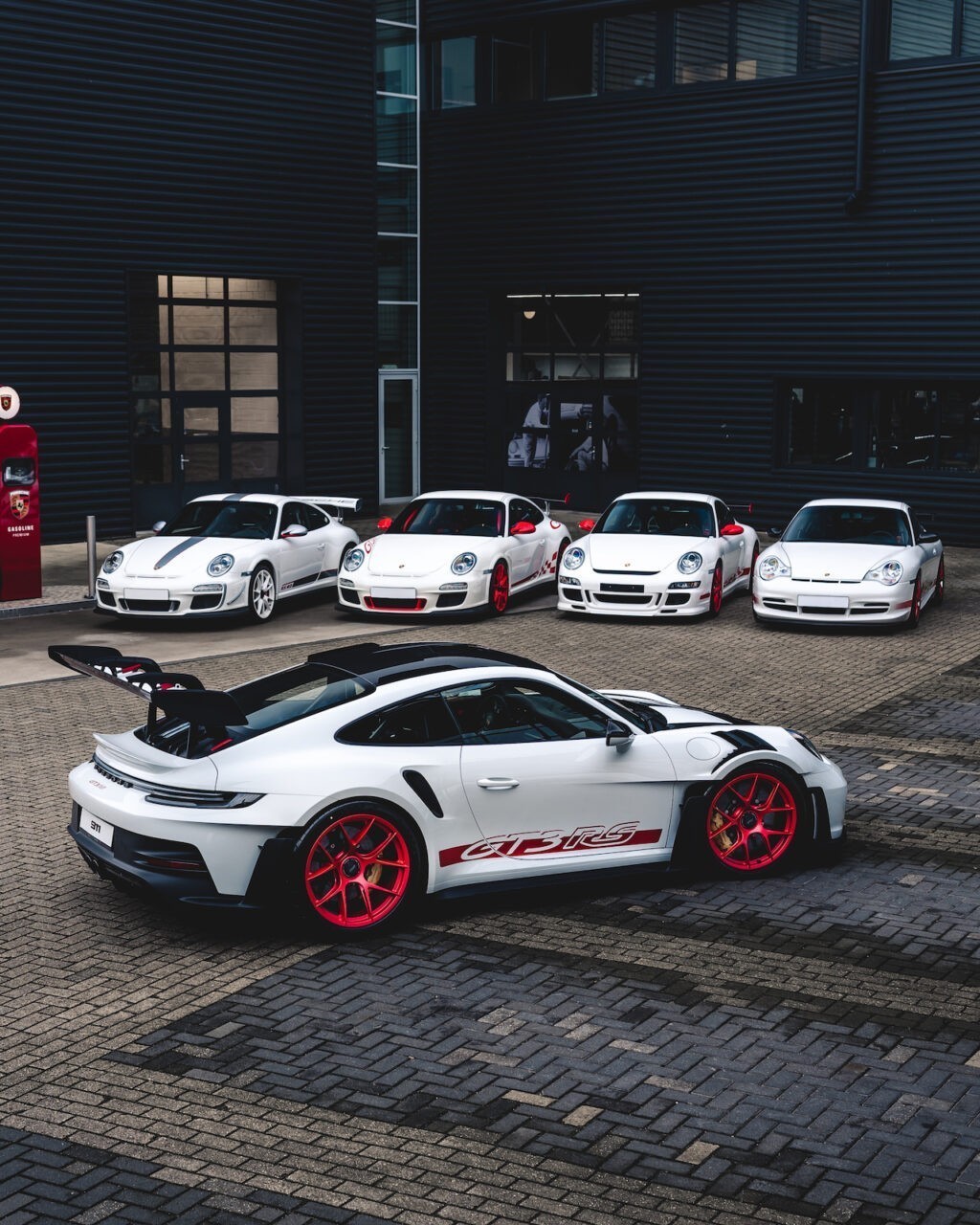 wit-rode Porsche 911 GT3 RS