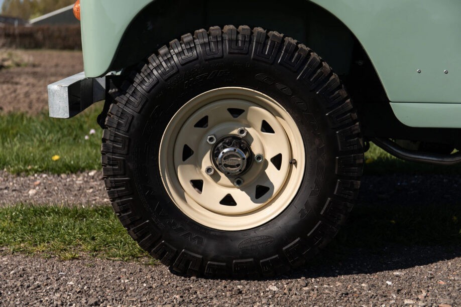 Land Rover Santana Series III