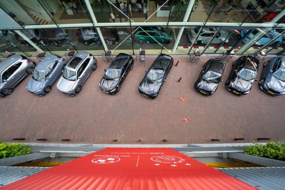 BMW wordt sponsor van Ajax