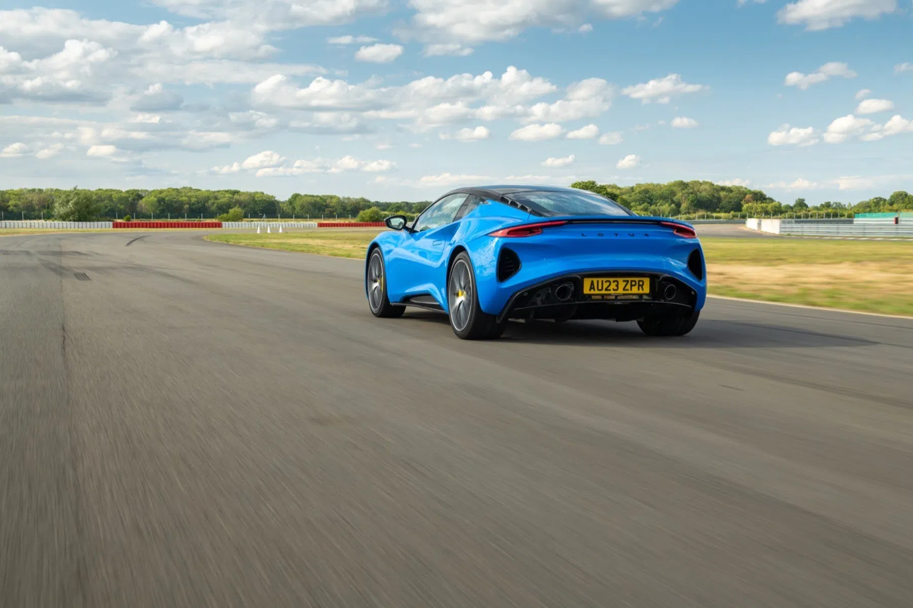 Lotus Emira i4