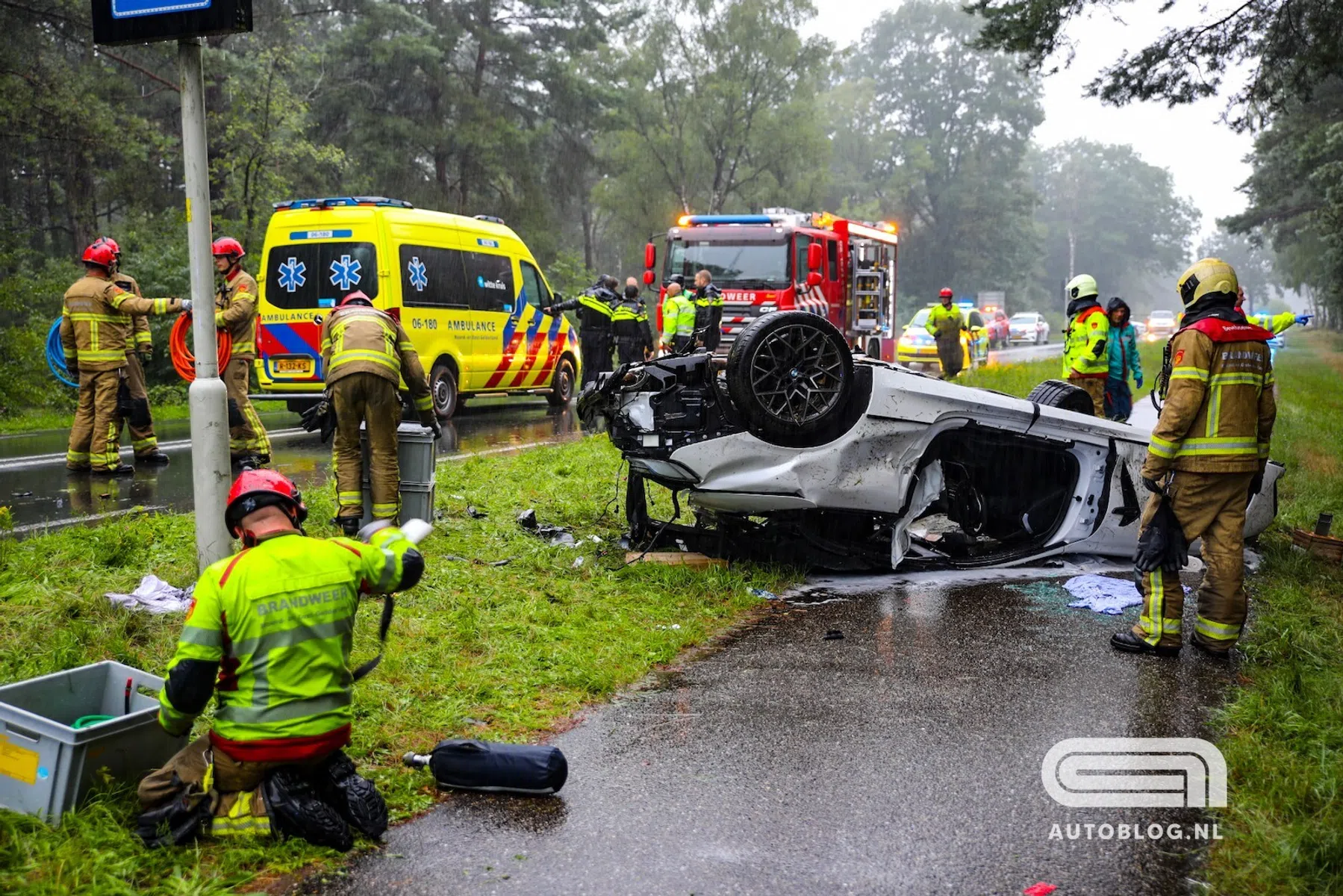BMW M8 Cabrio crash