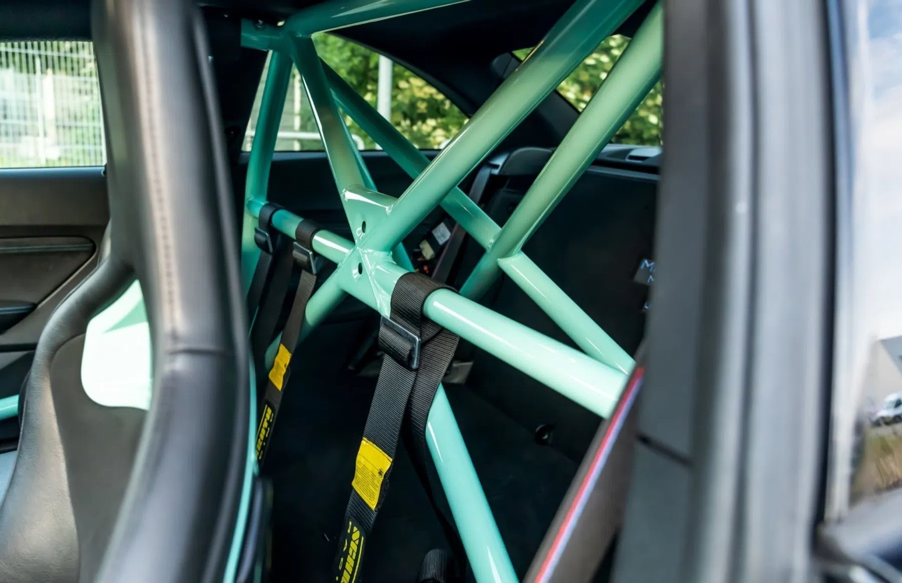 BMW M2 met mintgroene