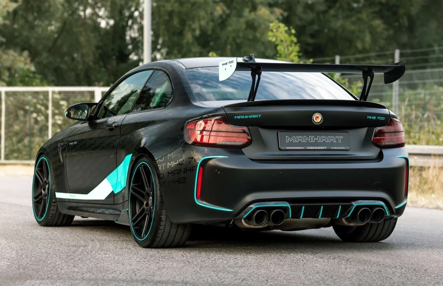 BMW M2 met mintgroene
