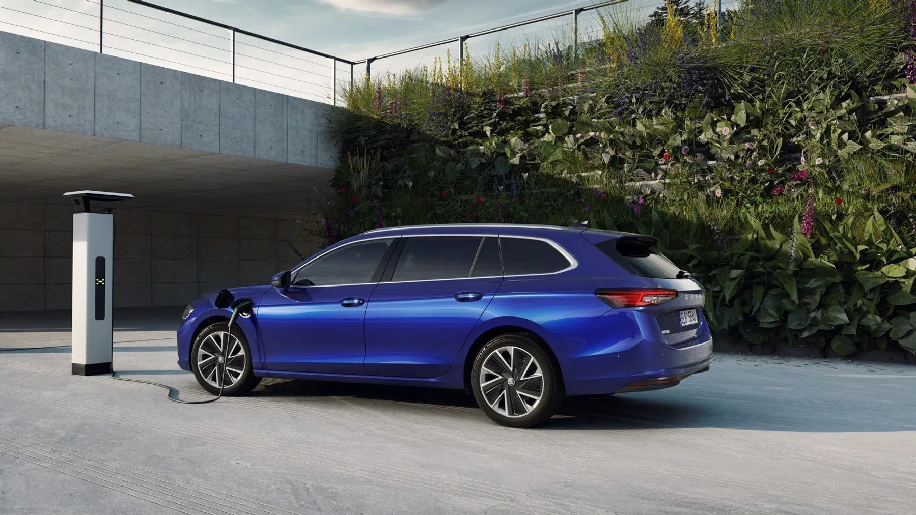 Gloednieuwe Skoda Superb 