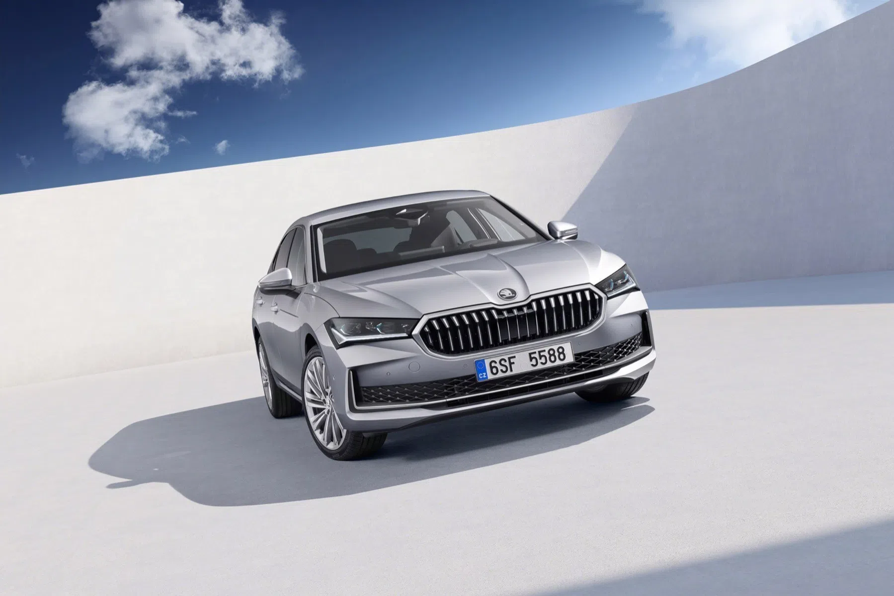 Gloednieuwe Skoda Superb 