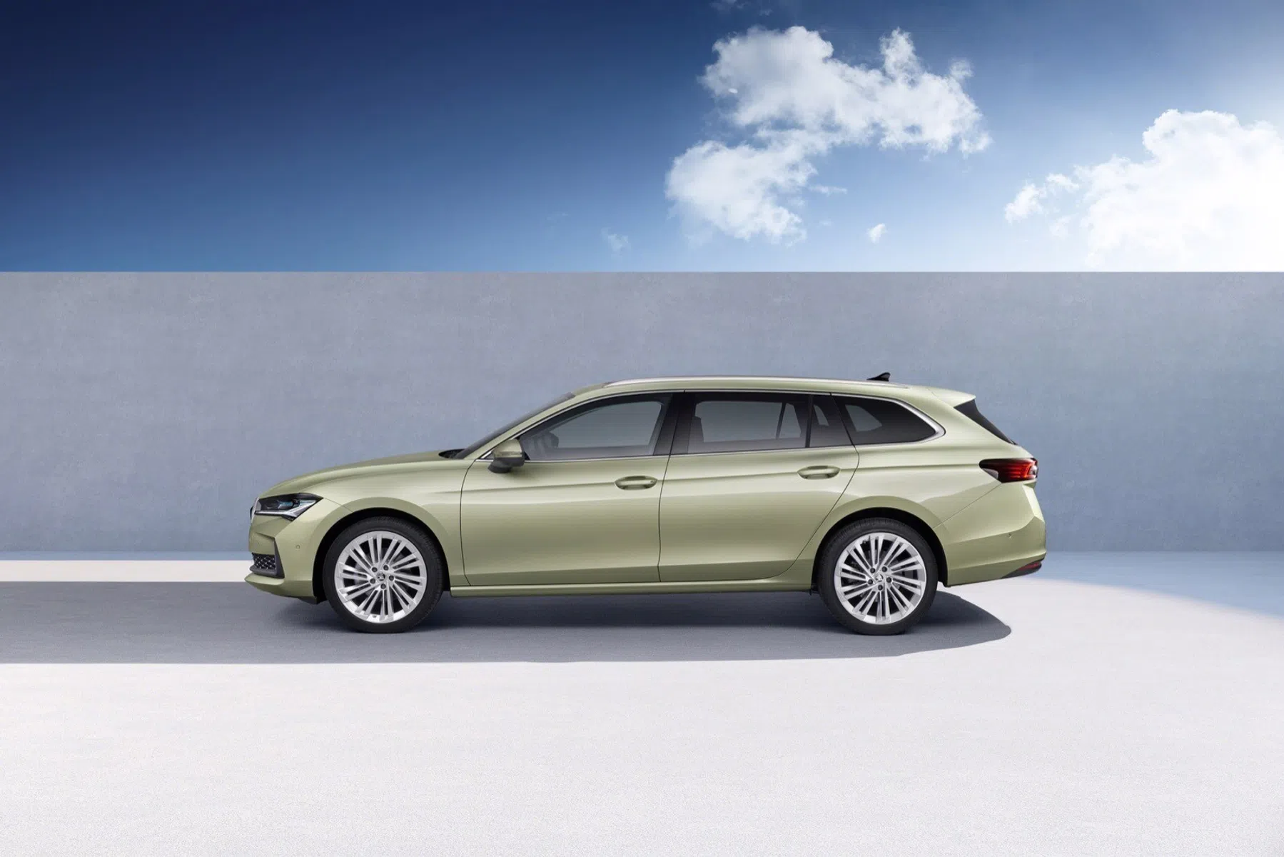 Gloednieuwe Skoda Superb 