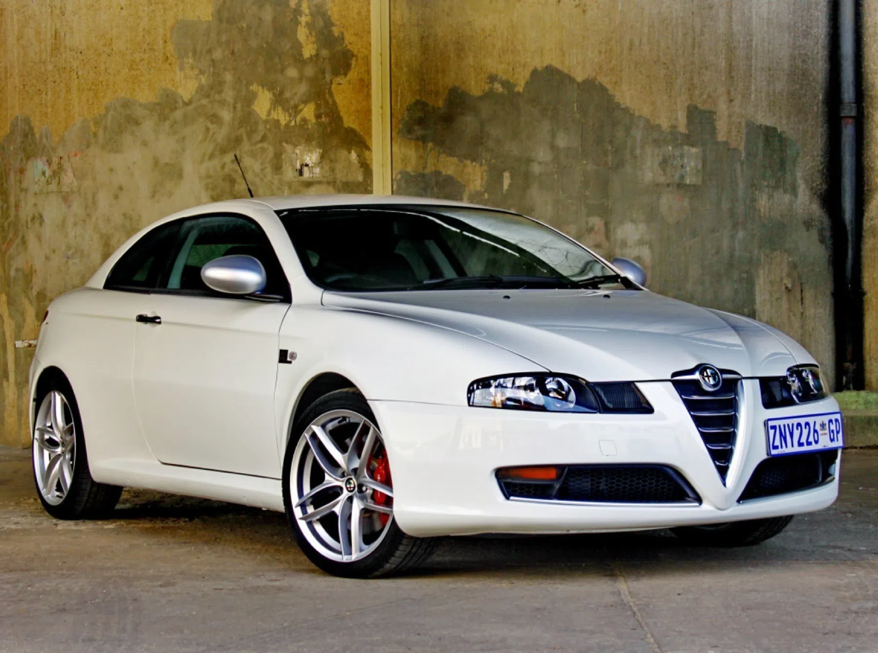 Ala Romeo Busso Busso V6: Geschiedenis en auto's die 'm hebben!