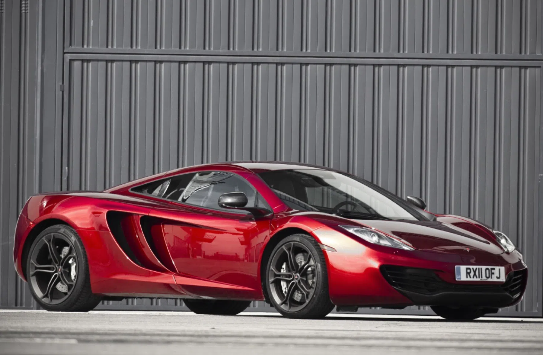 ingetogen supercars