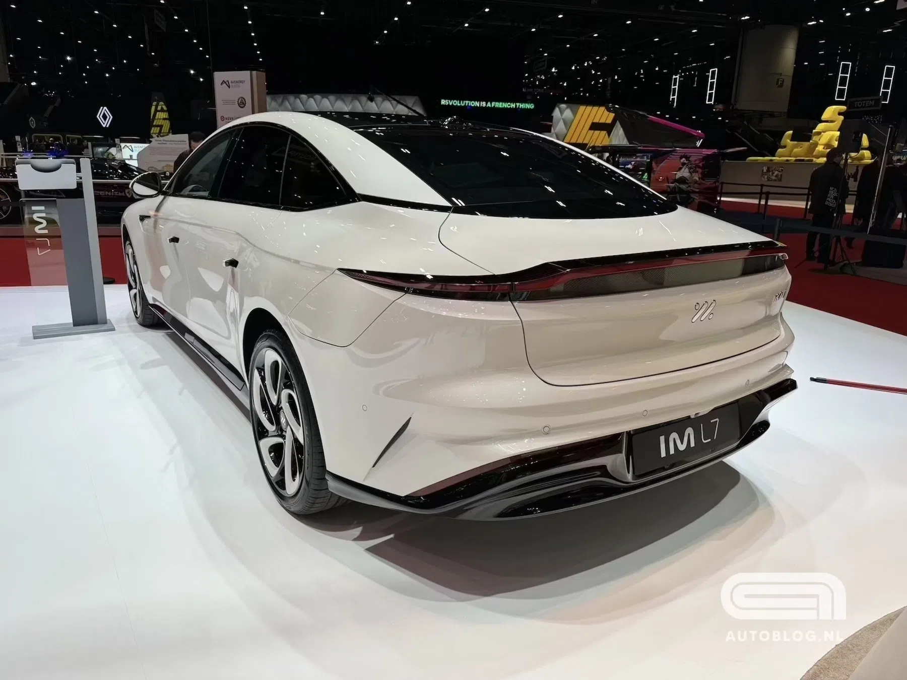 Ga Jij Jouw Tesla Model S Inruilen Voor Deze Prachtkar ga-jij-jouw-tesla-model-s-inruilen-voor-deze-prachtkar