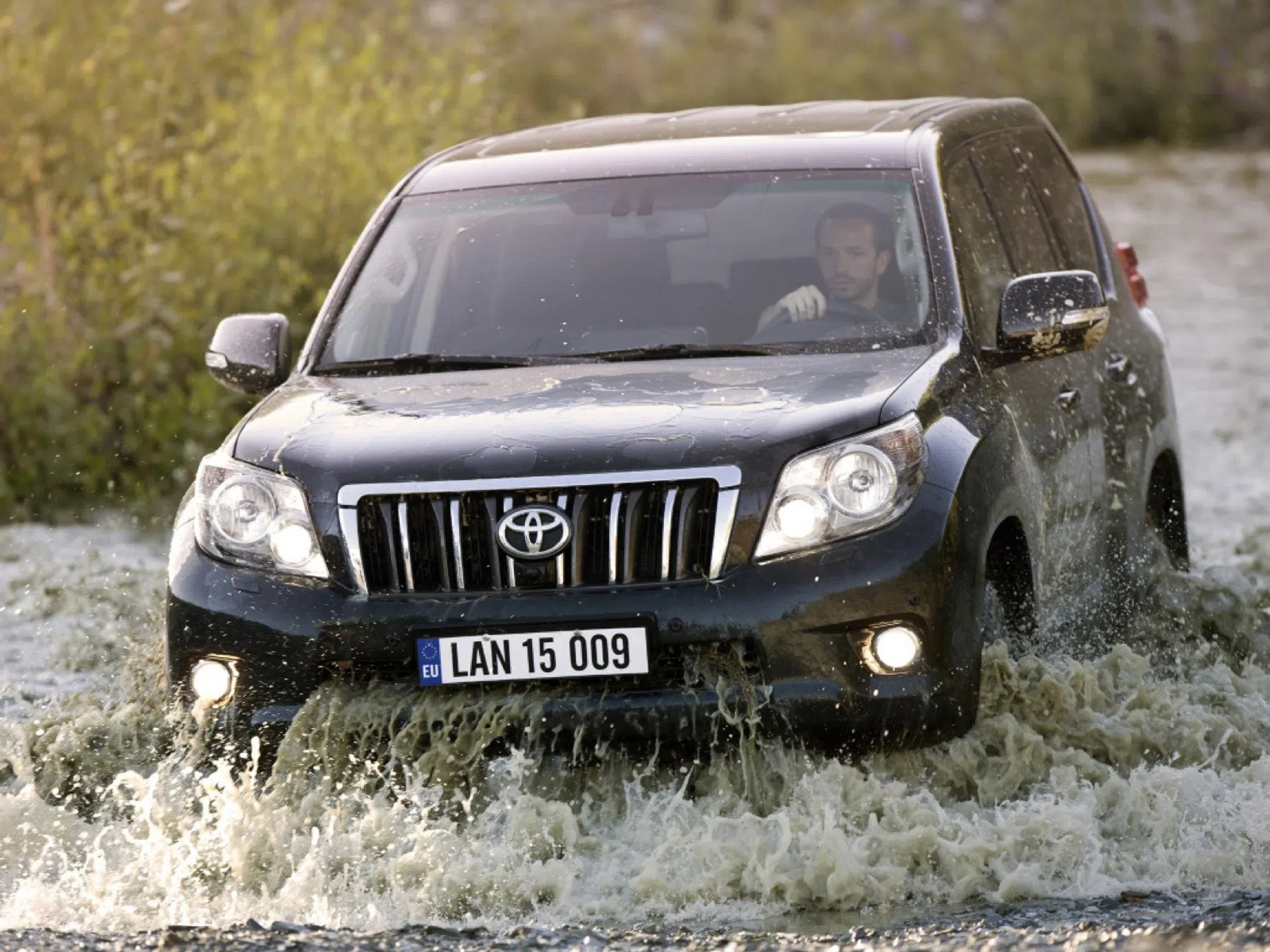 gigantische  SUV met zuinig motortje