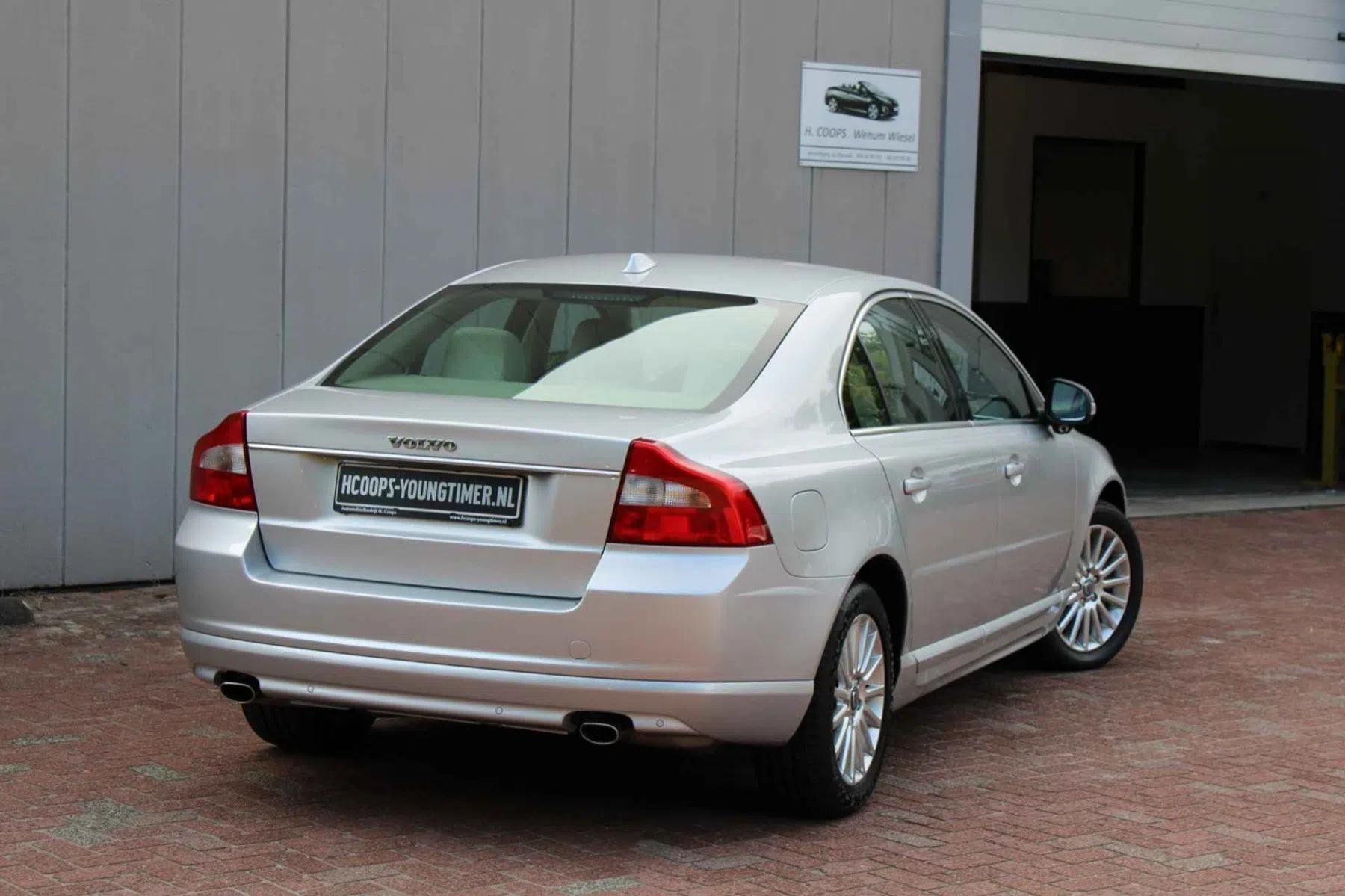 Volvo S80 V8