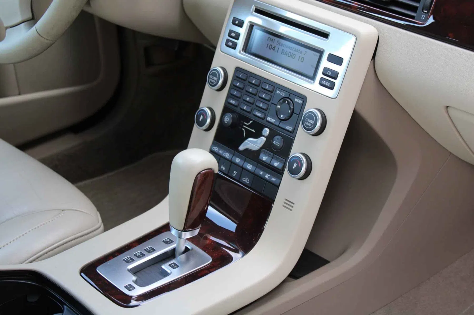 Volvo S80 V8