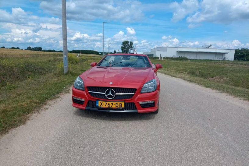 Rode SLK 55 AMG op Marktplaats