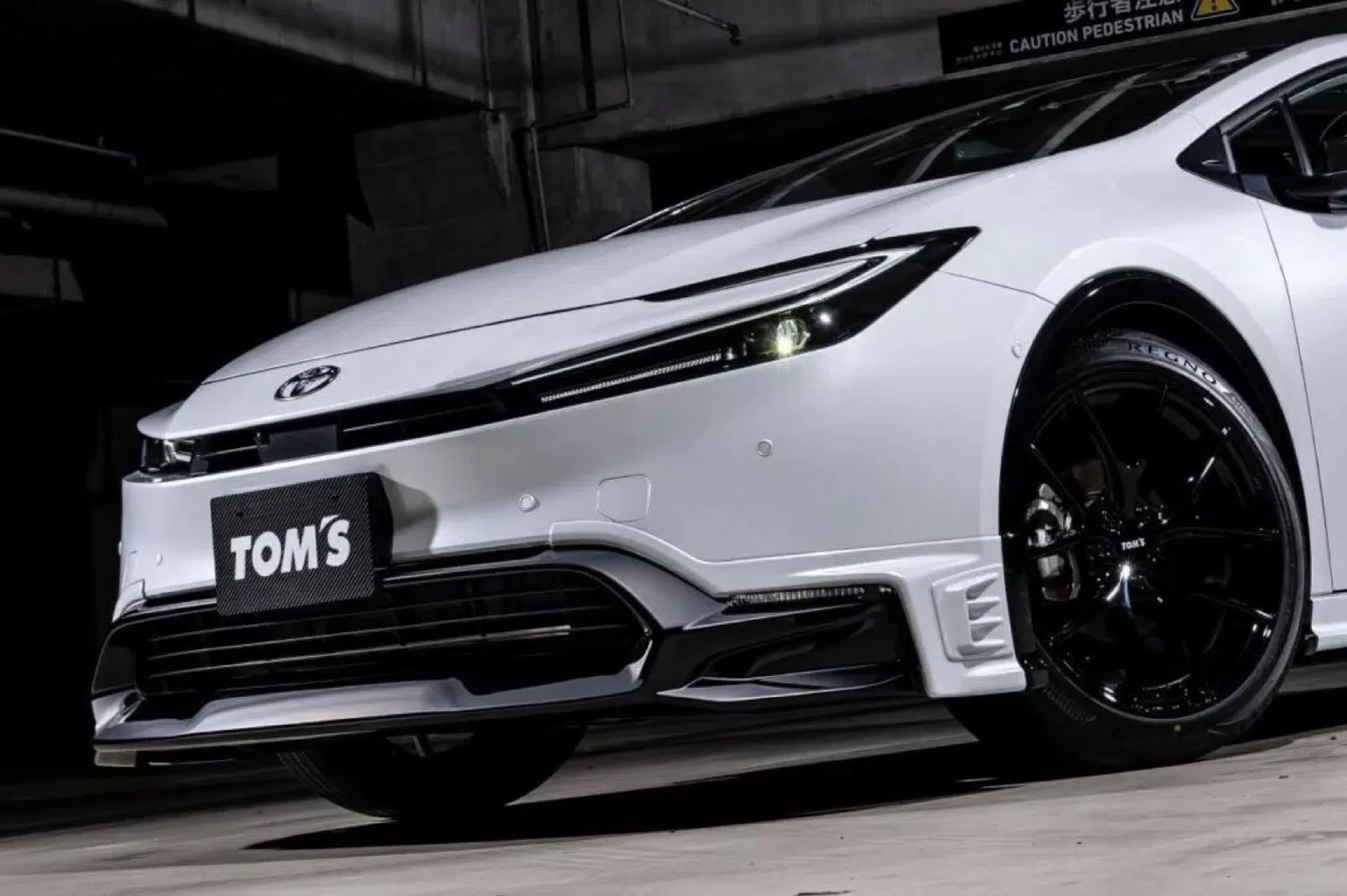 TOM'S Prius