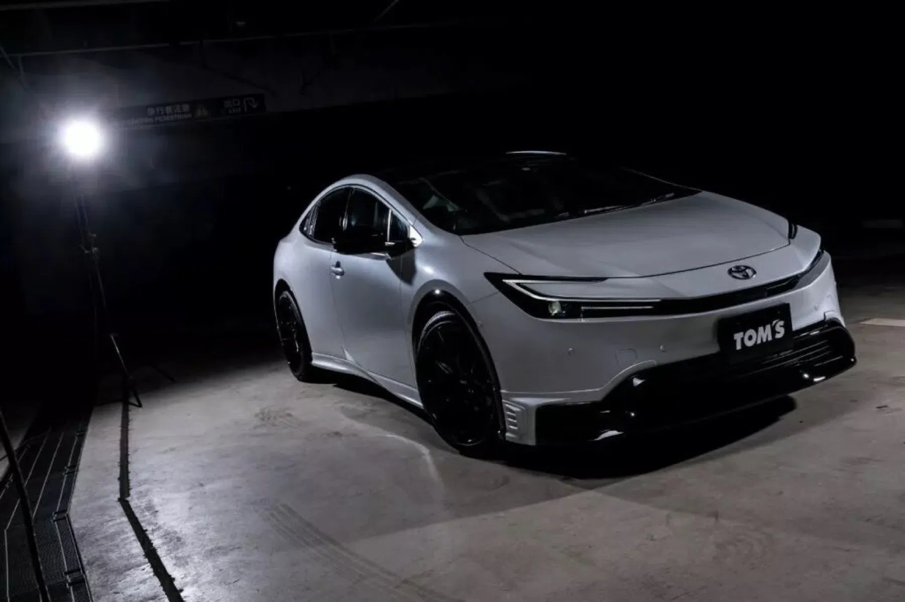 TOM'S Prius