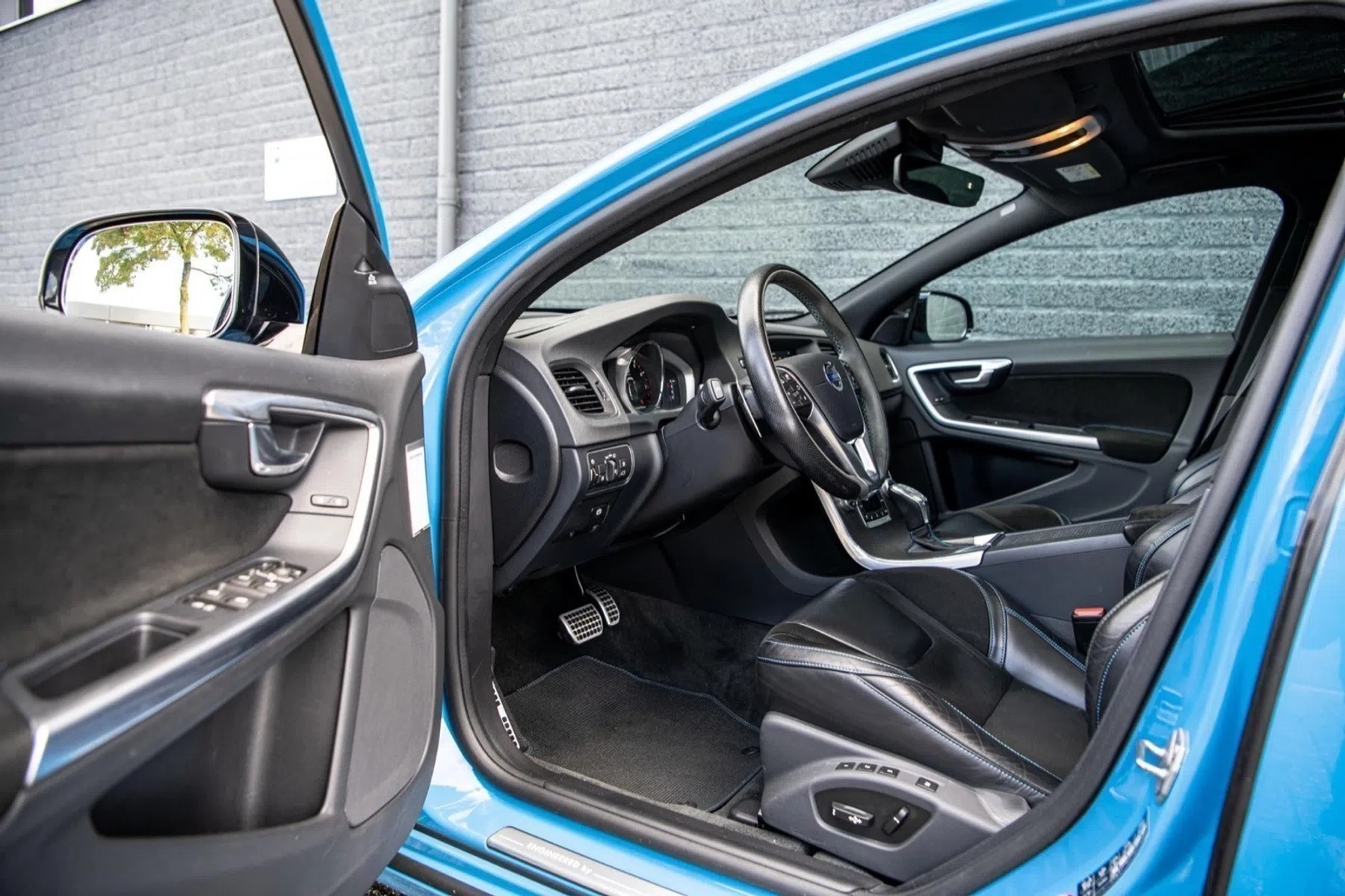 felblauwe Volvo S60 Polestar