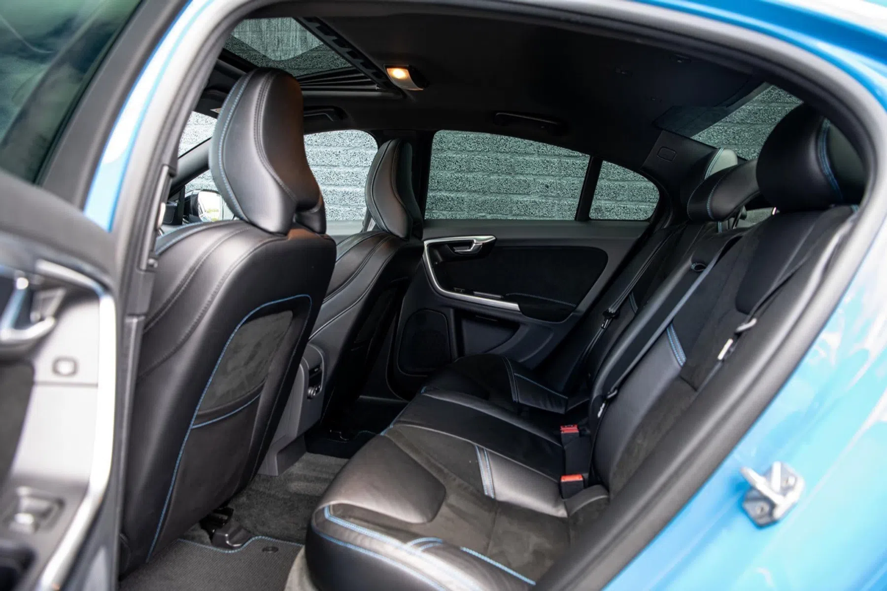 felblauwe Volvo S60 Polestar