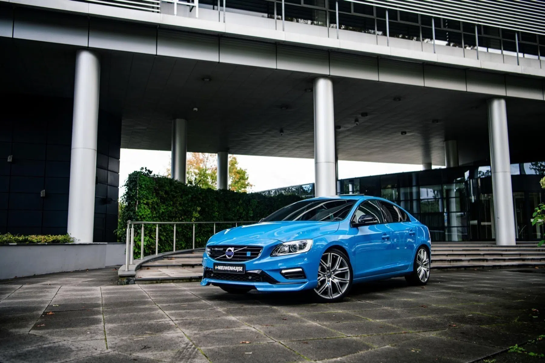 felblauwe Volvo S60 Polestar