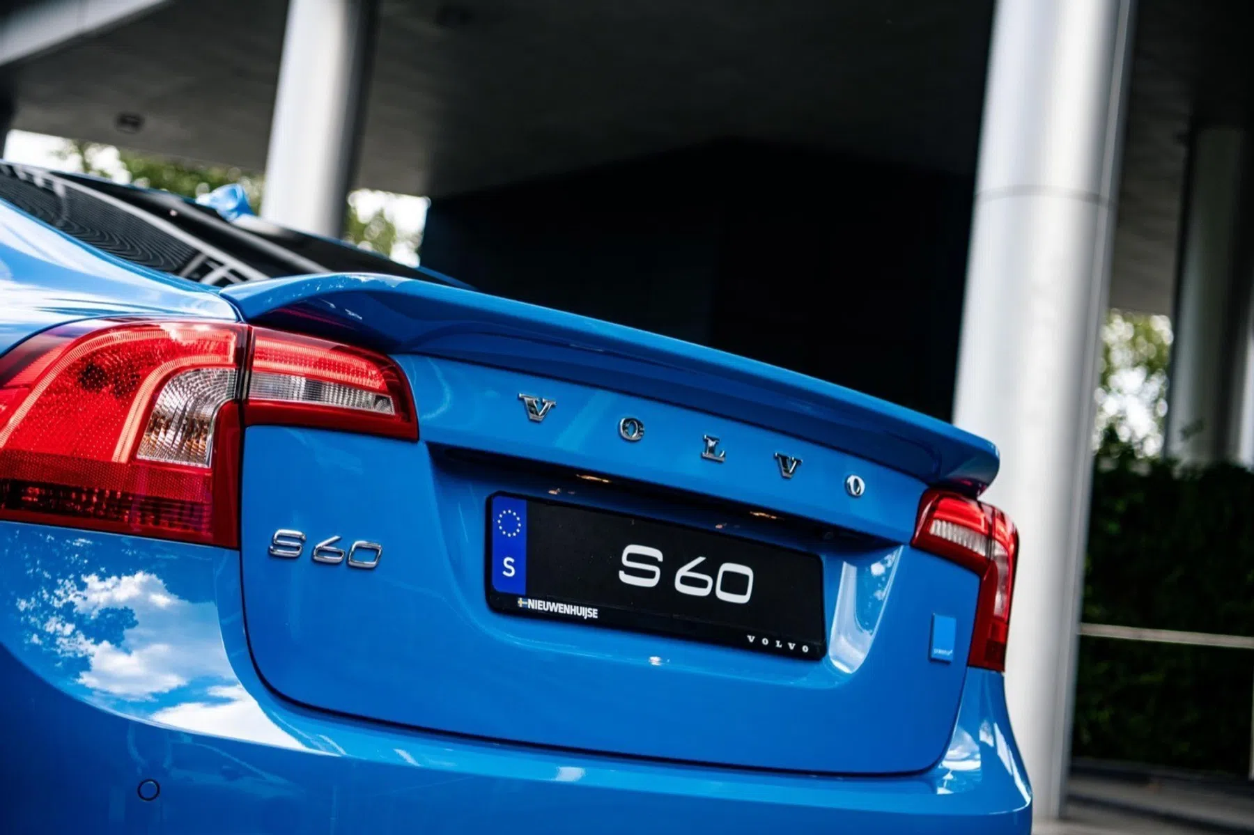 felblauwe Volvo S60 Polestar