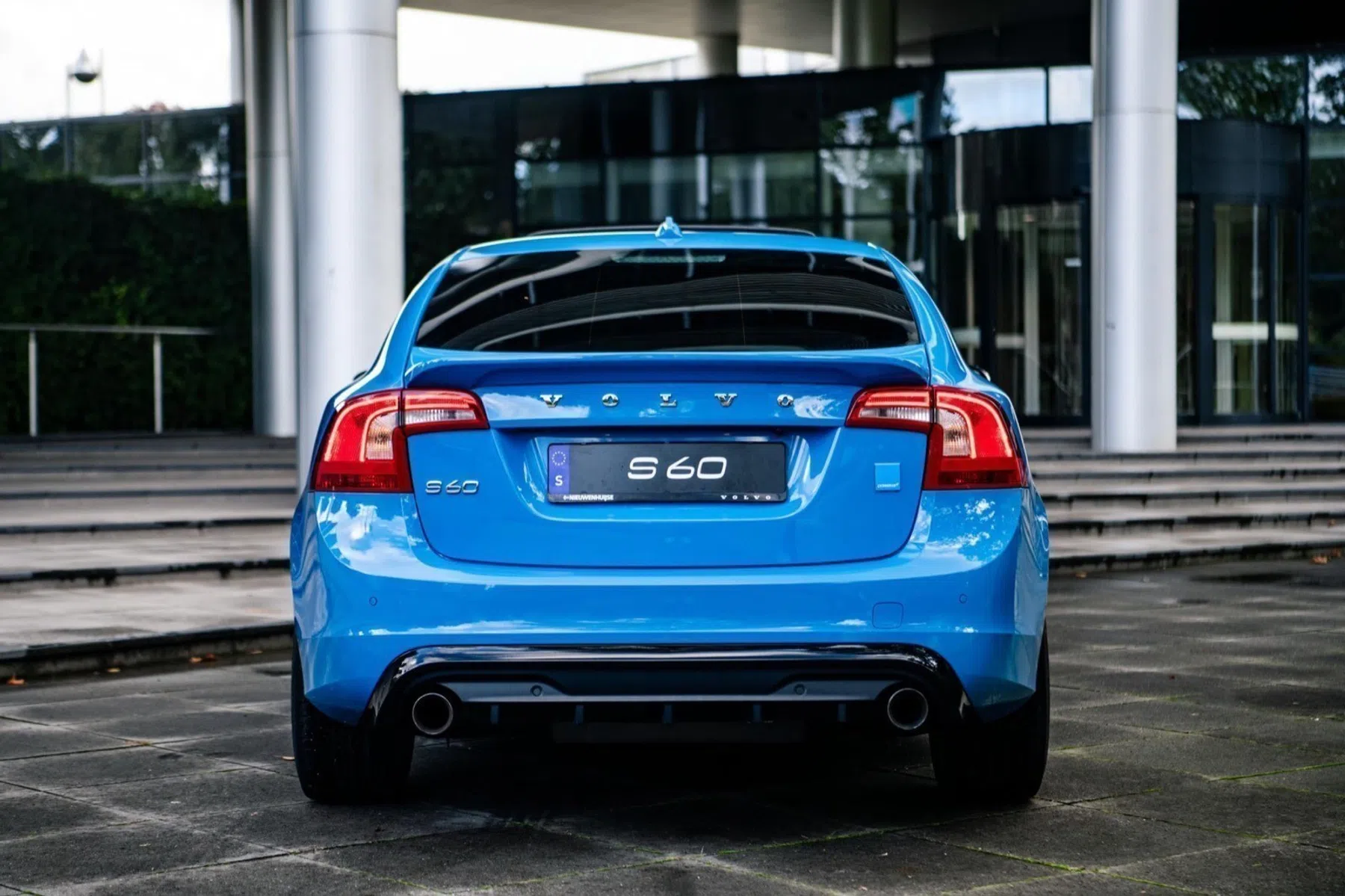 felblauwe Volvo S60 Polestar